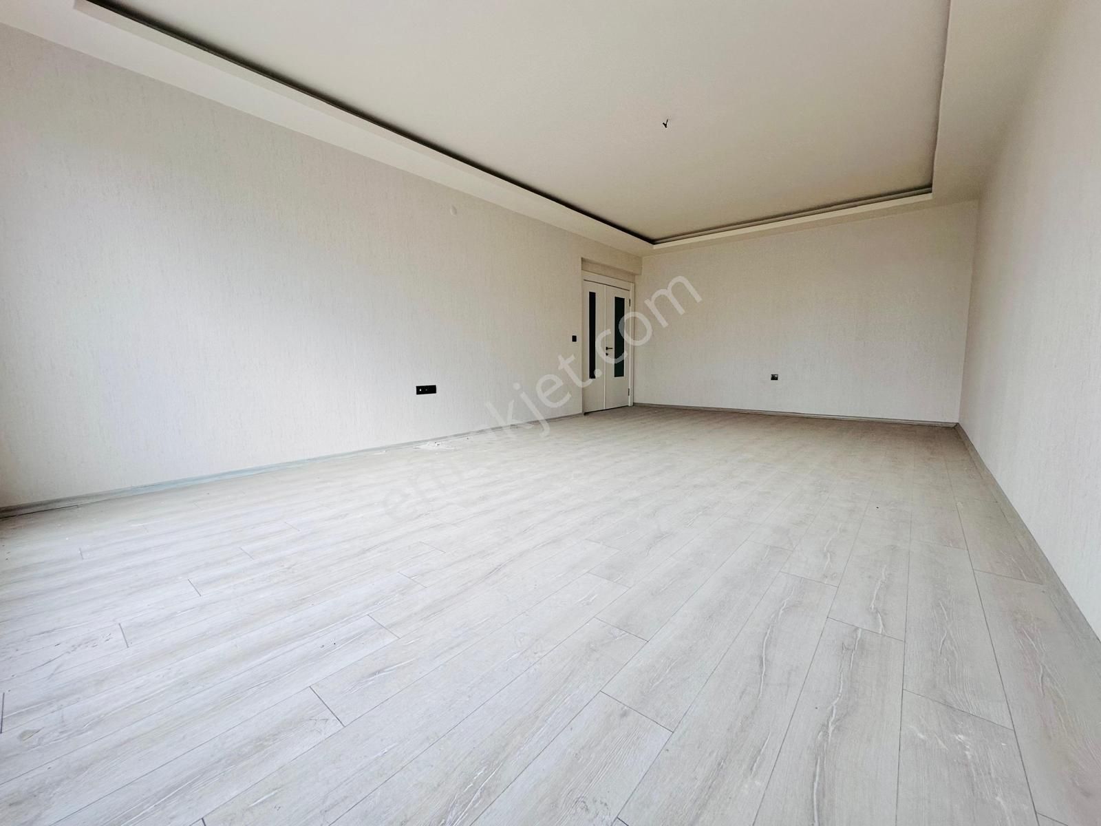 Ty'de Site İçerisinde Ebeveyn Banyolu Kapalı Otoparklı 4+1 Daire - Görsel 11