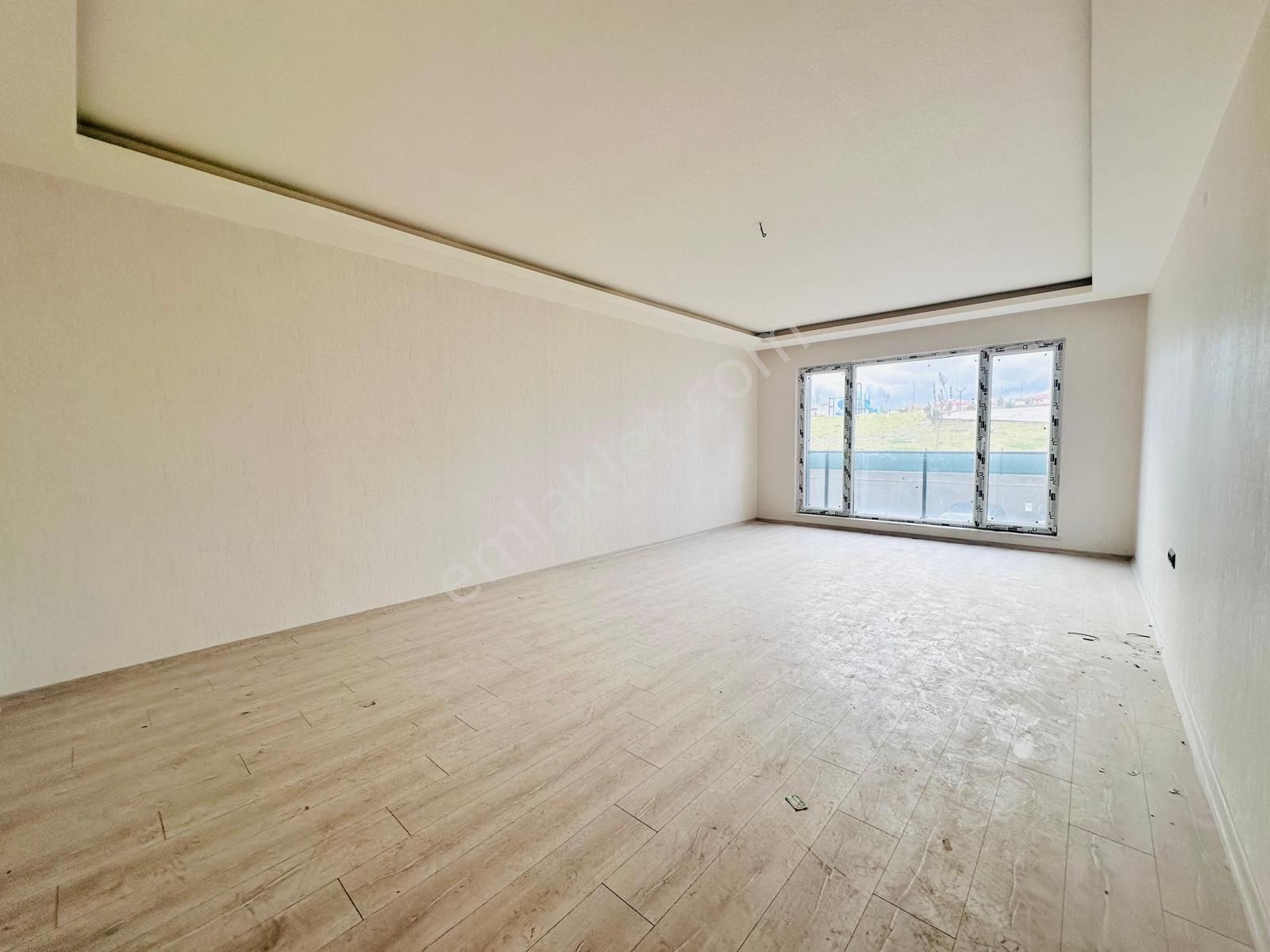 Ty'de Site İçerisinde Ebeveyn Banyolu Kapalı Otoparklı 4+1 Daire - Görsel 8