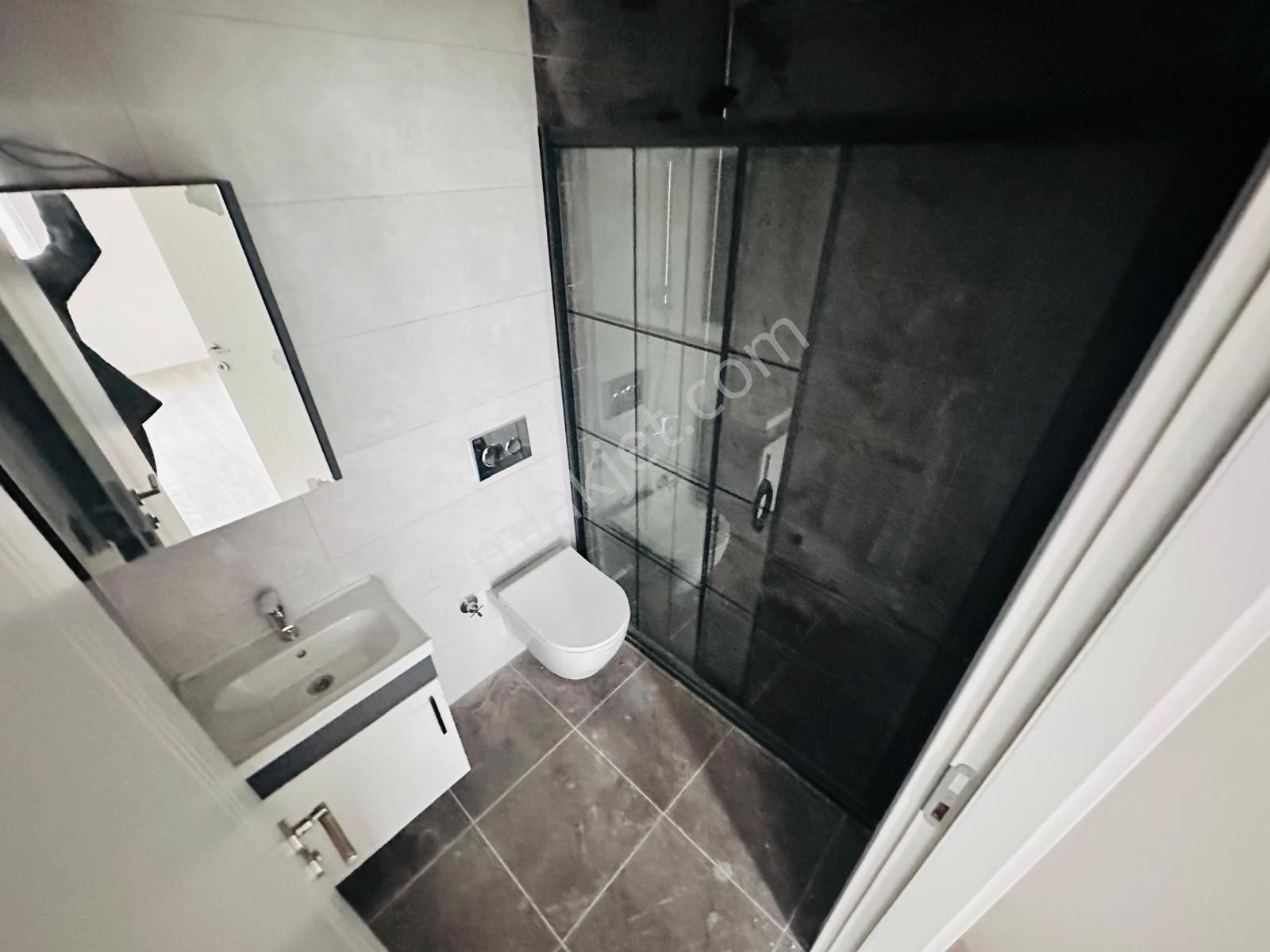 Ty'de Site İçerisinde Ebeveyn Banyolu Kapalı Otoparklı 4+1 Daire - Görsel 23