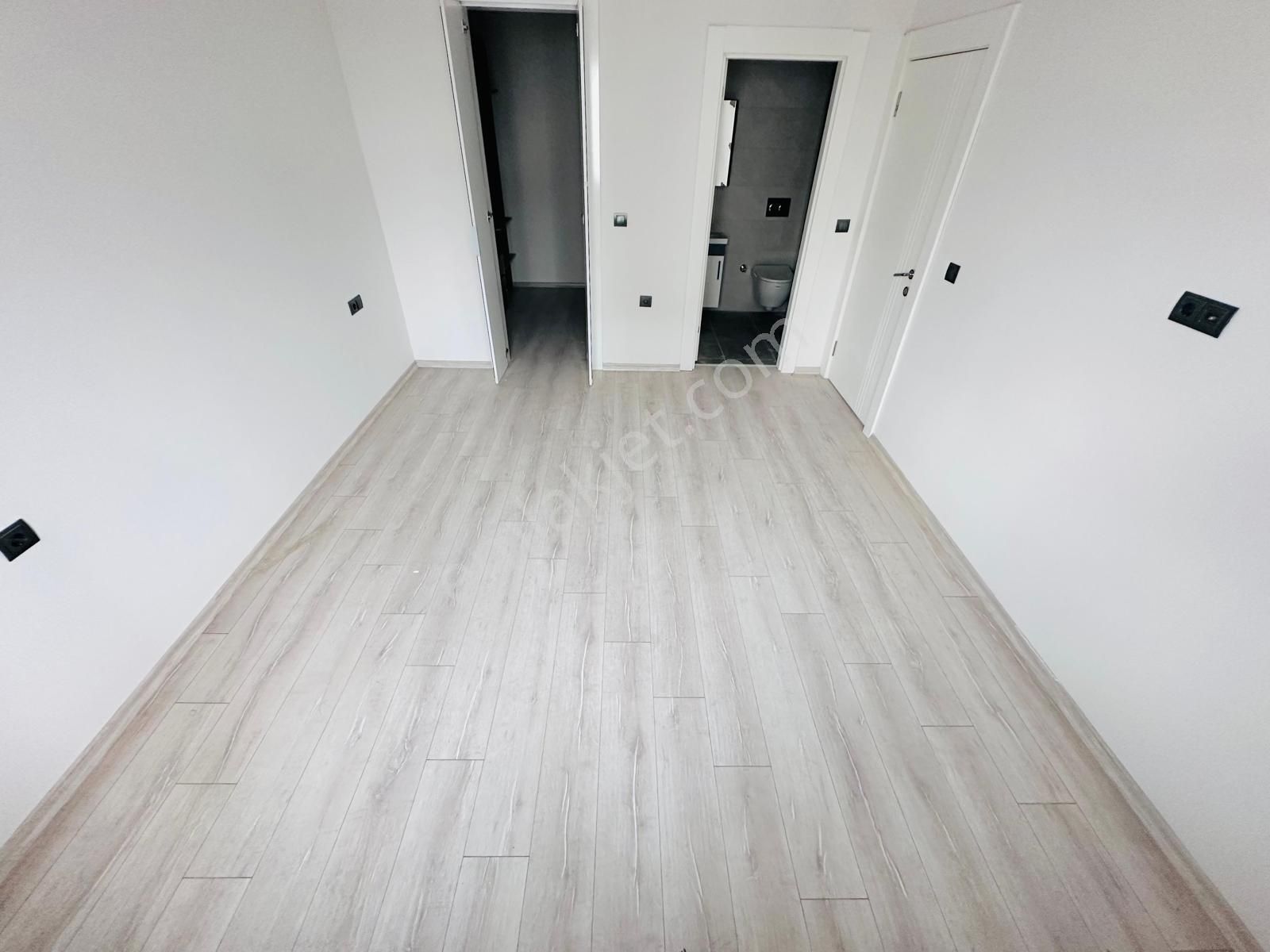 Ty'de Site İçerisinde Ebeveyn Banyolu Kapalı Otoparklı 4+1 Daire - Görsel 20