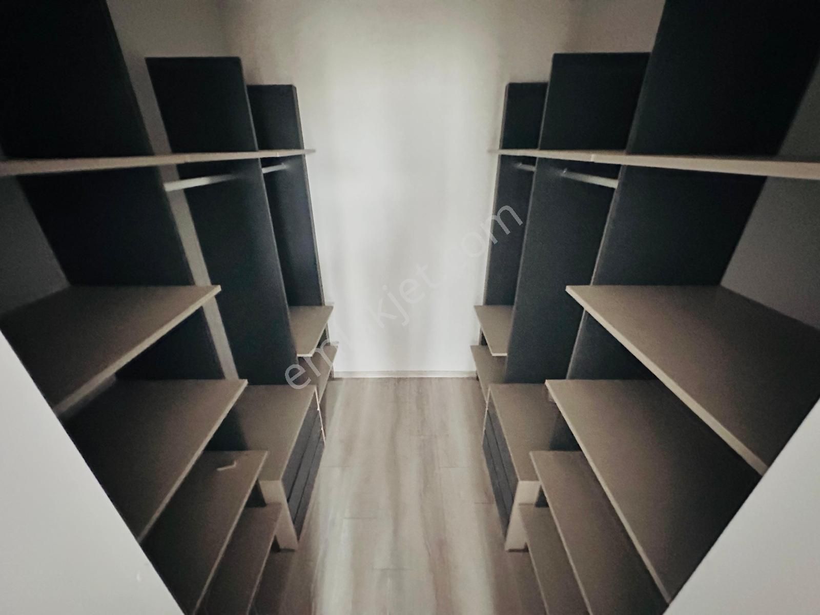 Ty'de Site İçerisinde Ebeveyn Banyolu Kapalı Otoparklı 4+1 Daire - Görsel 21