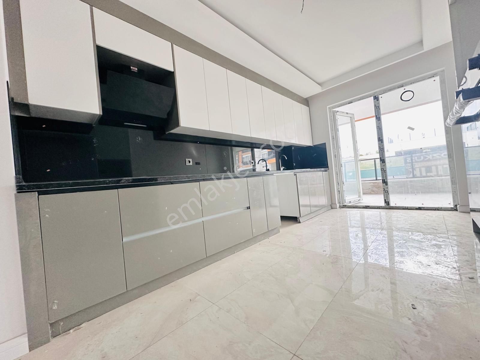 Ty'de Site İçerisinde Ebeveyn Banyolu Kapalı Otoparklı 4+1 Daire - Görsel 2