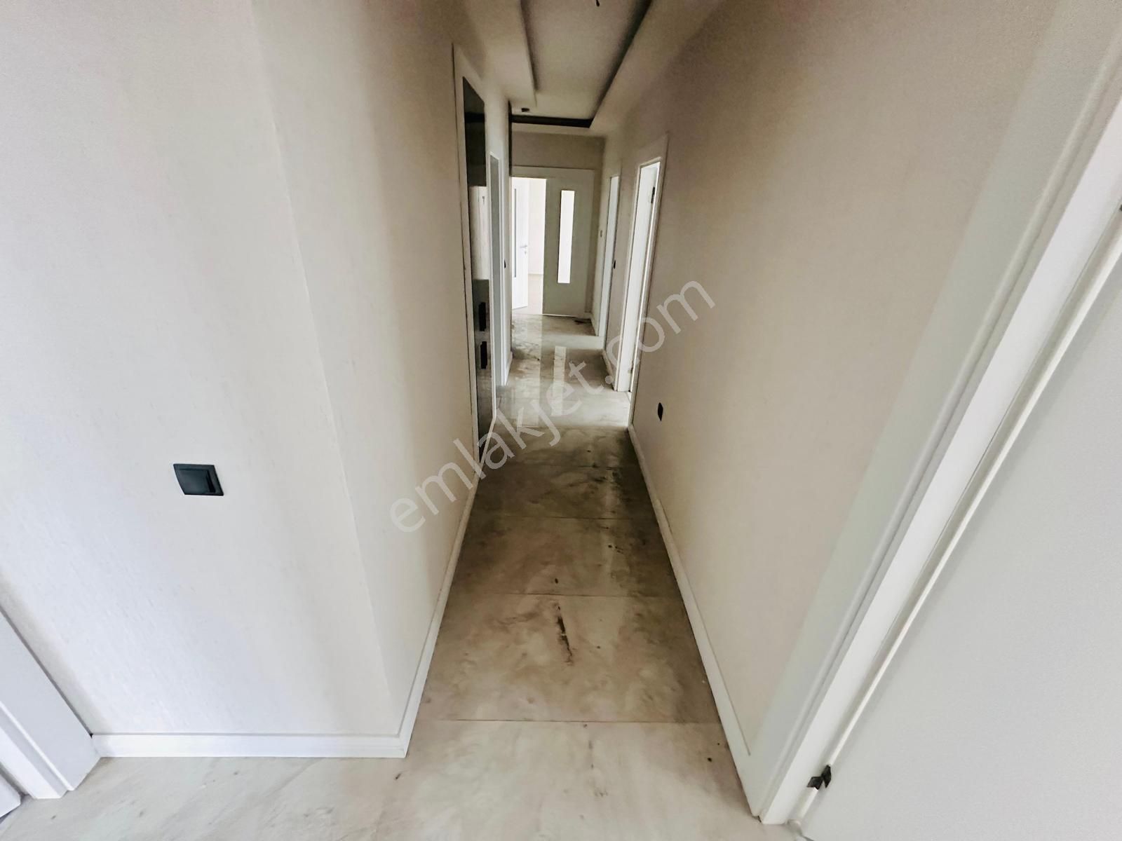 Ty'de Site İçerisinde Ebeveyn Banyolu Kapalı Otoparklı 4+1 Daire - Görsel 22