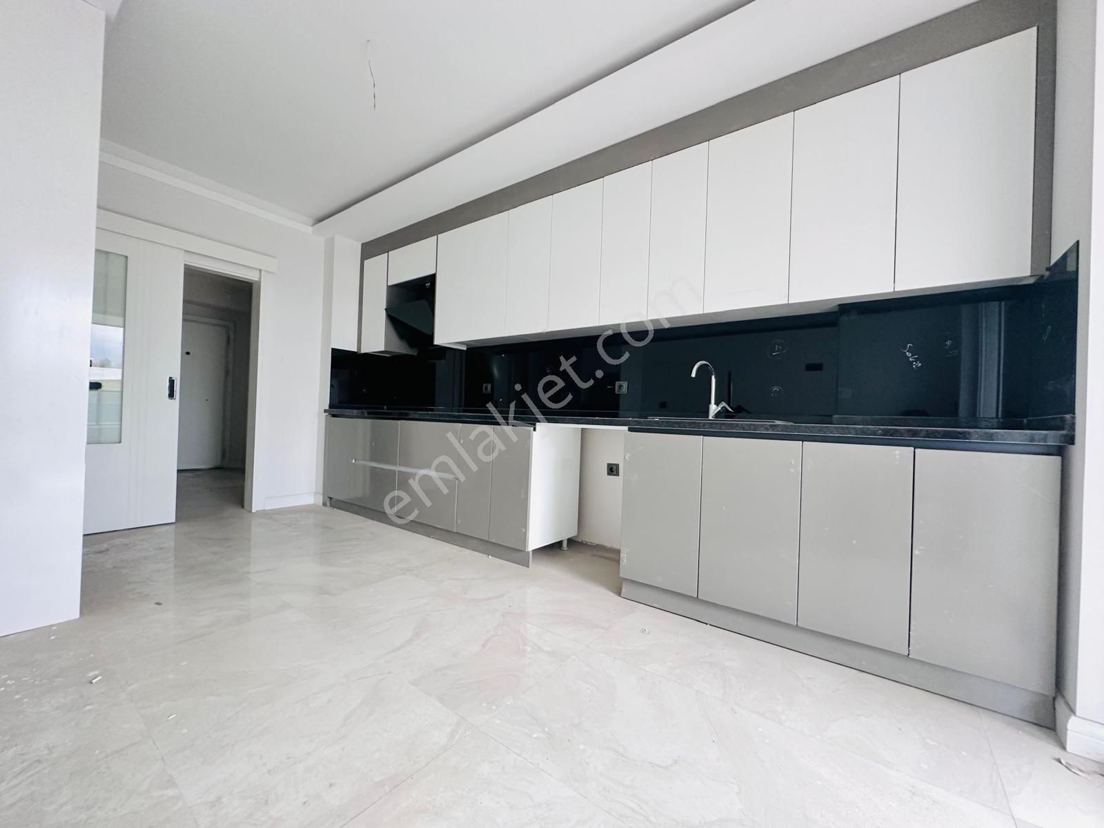 Ty'de Site İçerisinde Ebeveyn Banyolu Kapalı Otoparklı 4+1 Daire