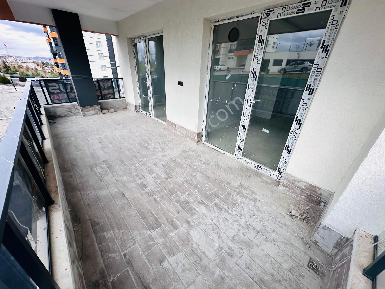 Ty'de Site İçerisinde Ebeveyn Banyolu Kapalı Otoparklı 4+1 Daire - Görsel 29