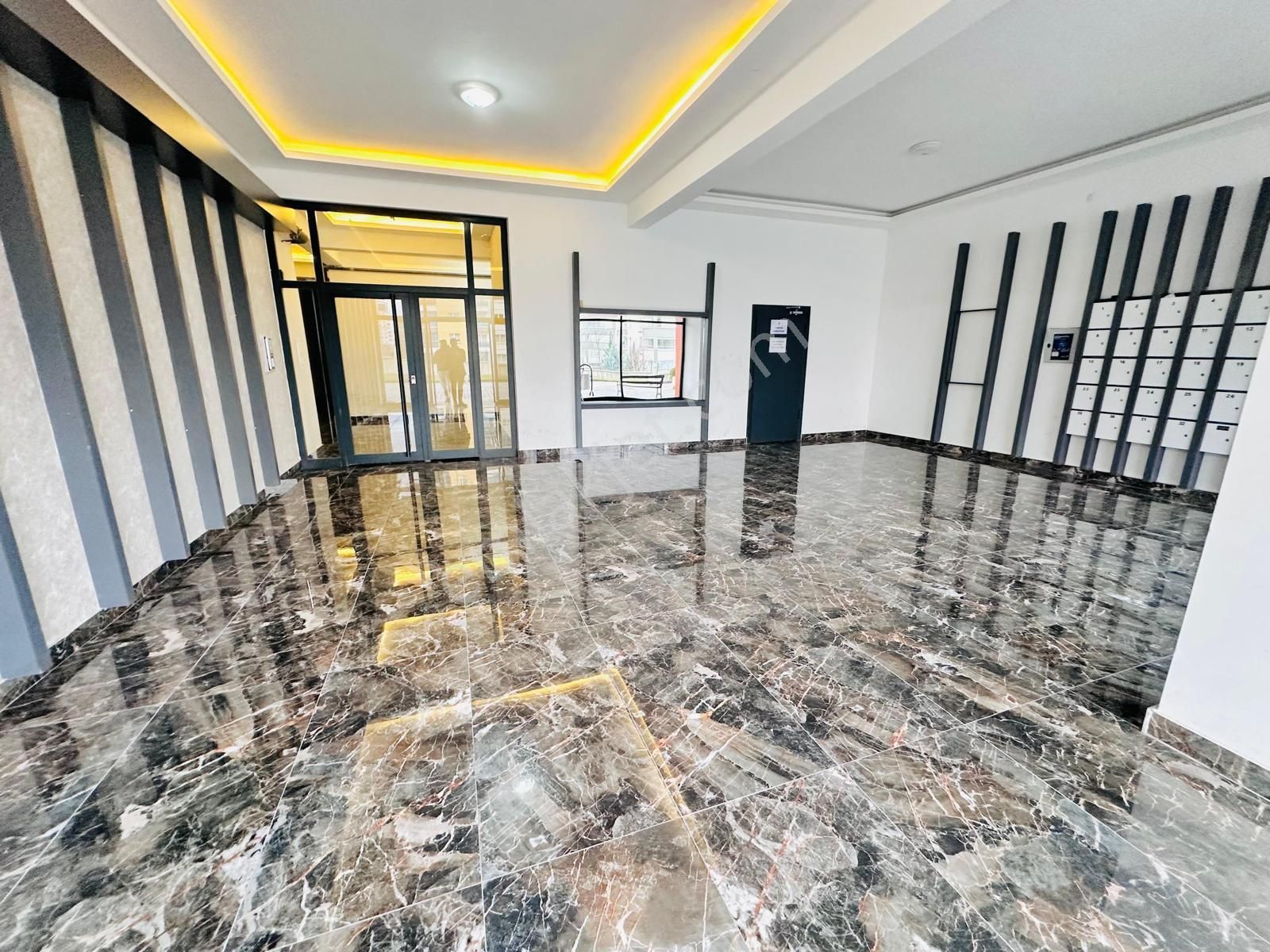 Ty'de Site İçerisinde Ebeveyn Banyolu Kapalı Otoparklı 4+1 Daire - Görsel 28