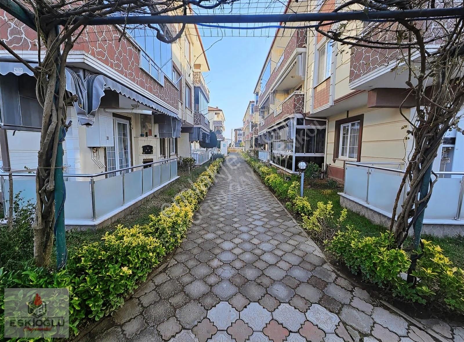Eskioğlu'ndan Denize Yakın Havuzlu Sitede 2+1 Girişkat Daire - Görsel 14