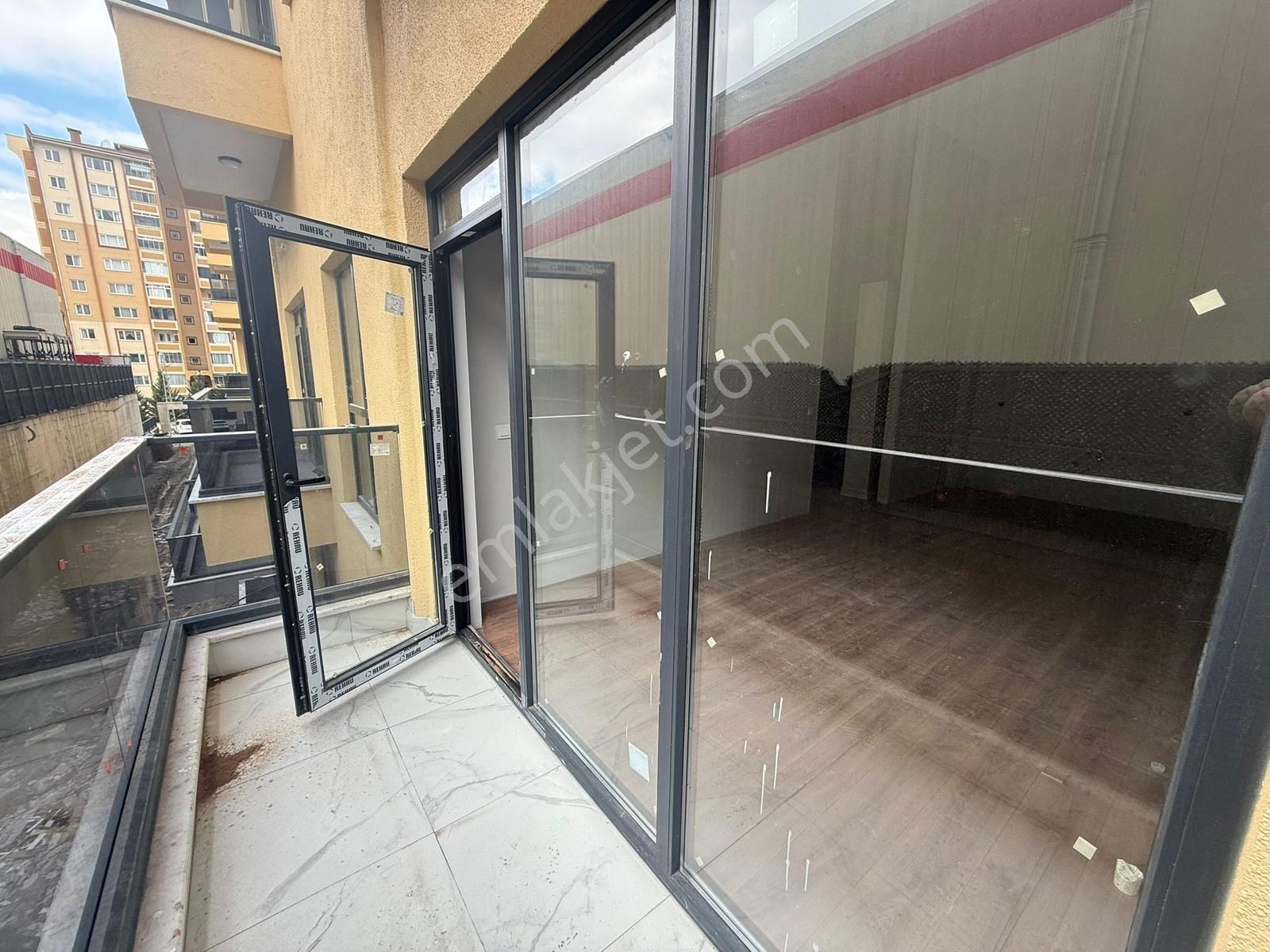 Mamak Plevne Caddesinde Lüks Sitede 1+1 Satılık Daire - Görsel 7