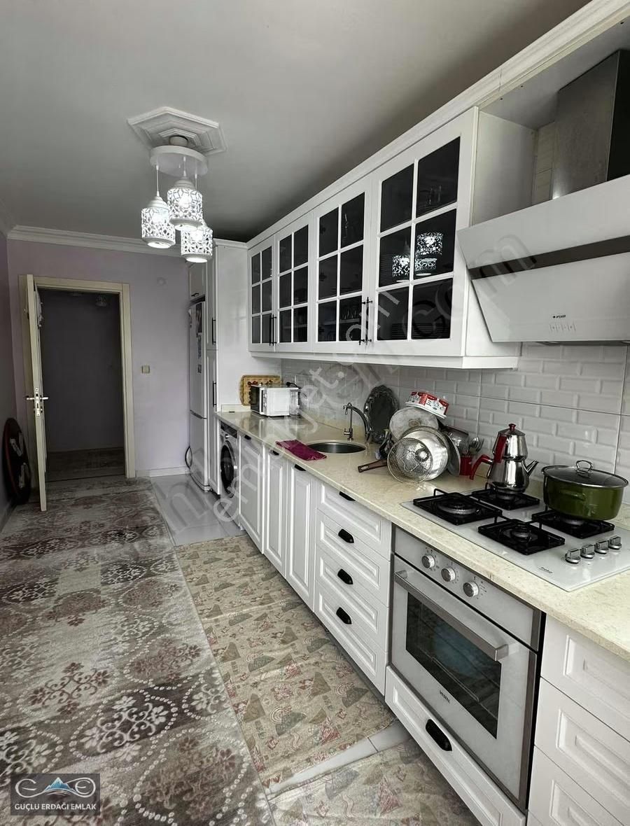 Emsallerine Göre Uygun Fiyatlı, 160 M² Geniş 3+1 Yüksek Giriş