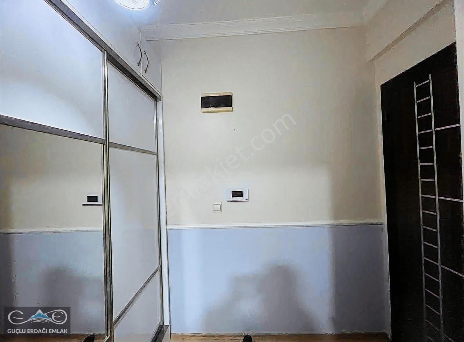 Emsallerine Göre Uygun Fiyatlı, 160 M² Geniş 3+1 Daire - Görsel 23