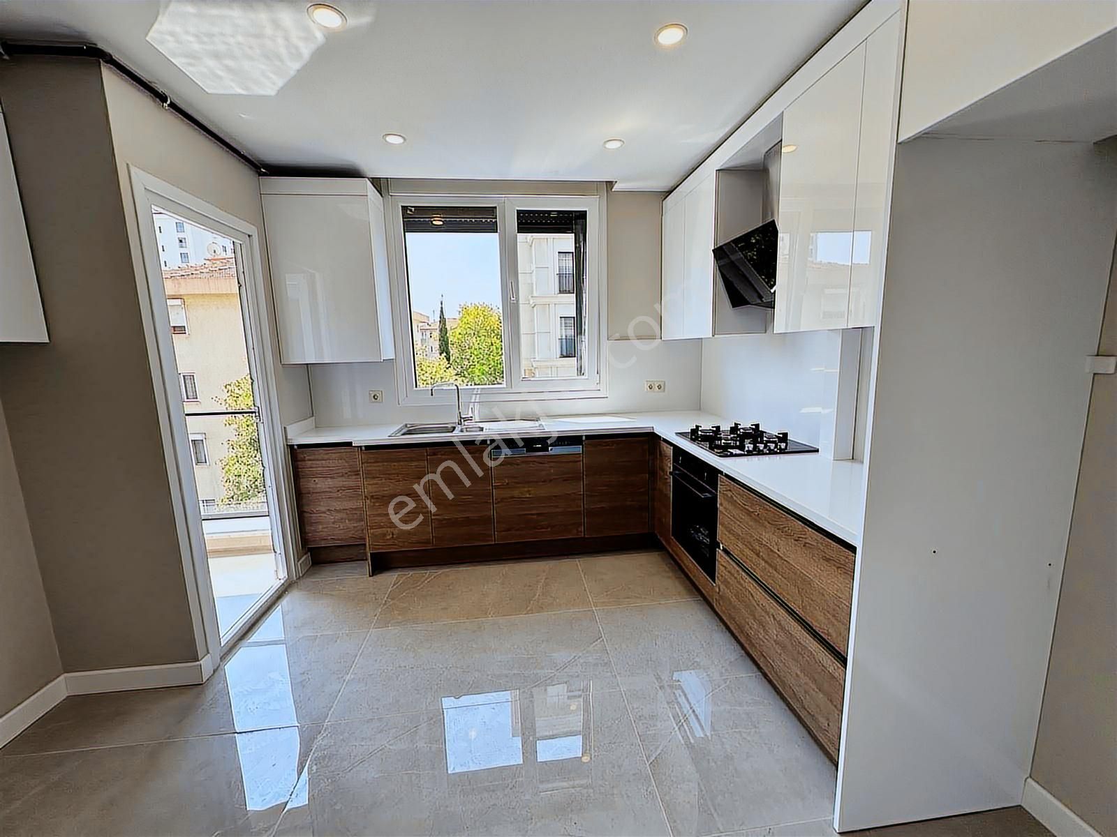 Bostancı Çarşıda 3+1 Ebeveynli Balkonlu Marmaraya Bağdata Yakın - Görsel 11