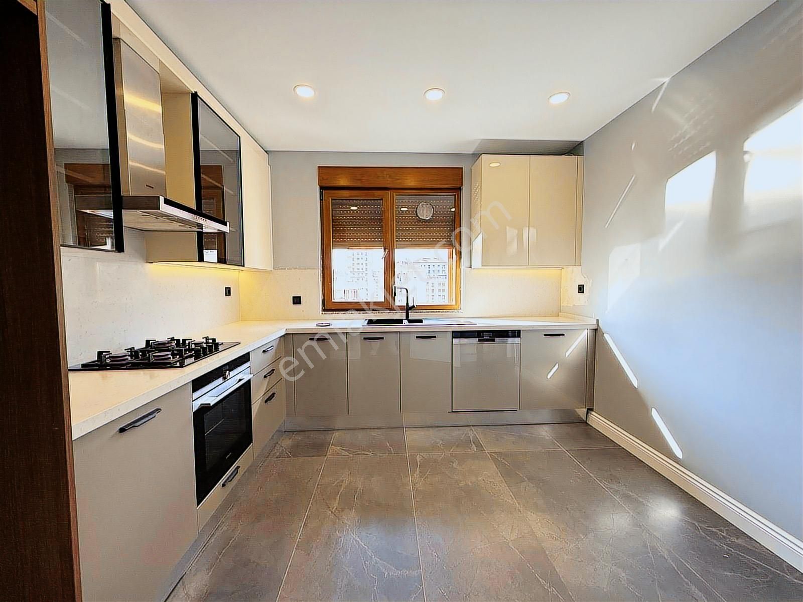 Caddebostan Bağdat Cad.yakın 130 M² Net Ebeveynli 3+1 Satılık - Görsel 9