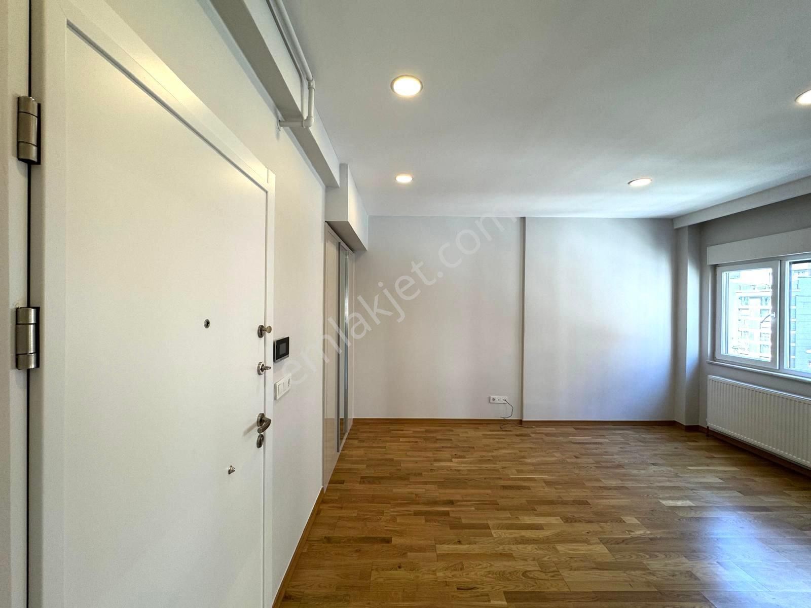 Caddebostan Sahilde 1+1 İskanlı Ara Kat 2 Yaşında - Görsel 12