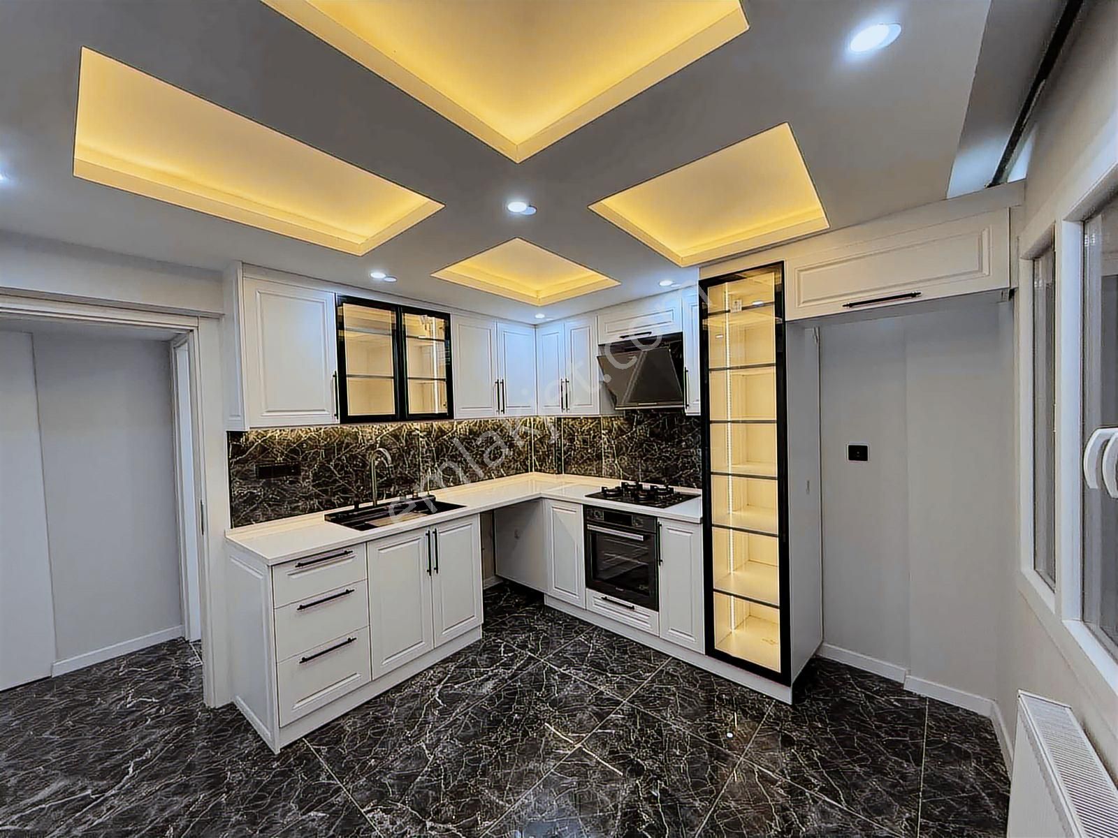 Emlak Center'dan 2.anafartalar Mah Satılık 3+1 Ara Kat Daire