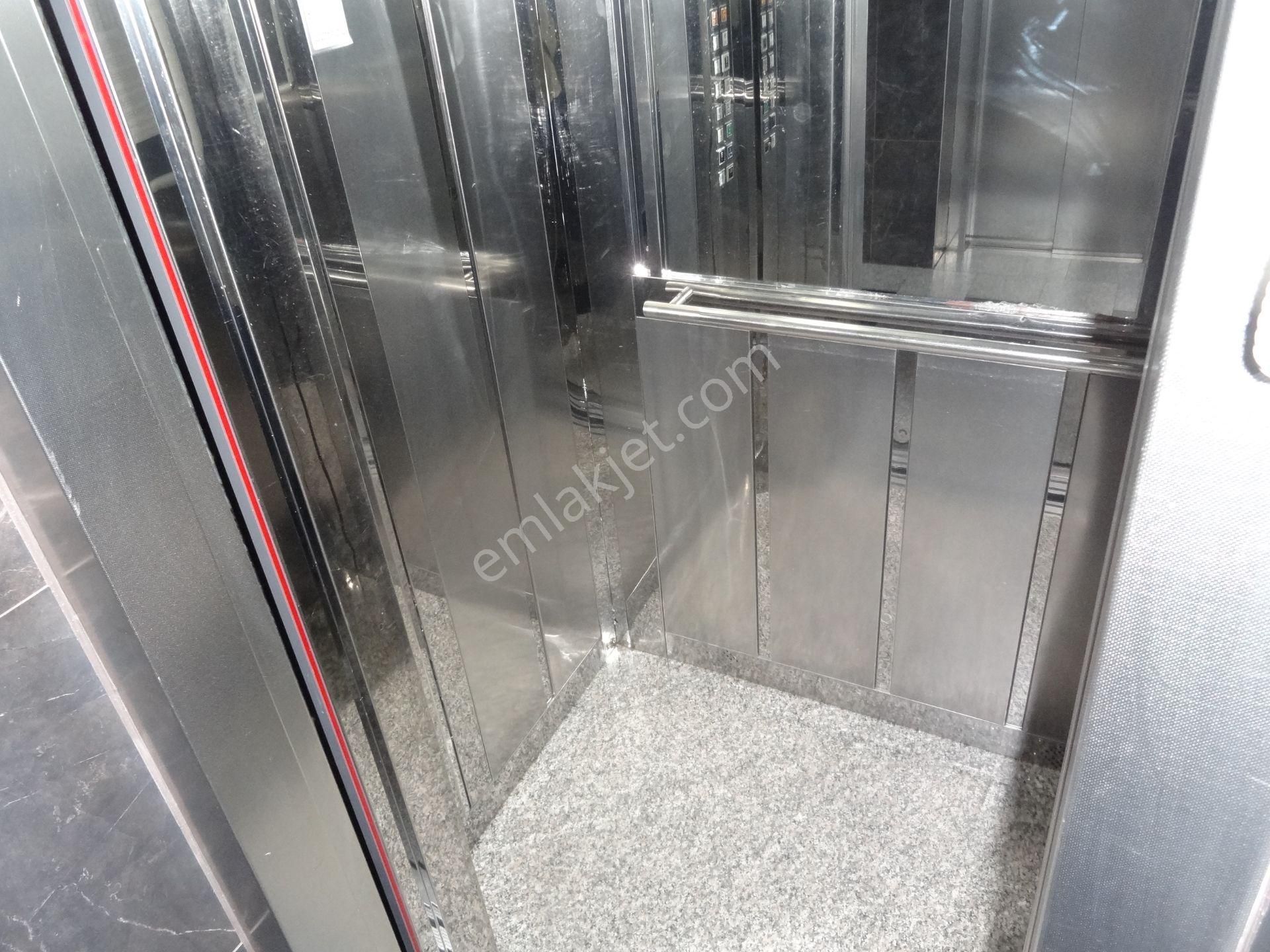 Ünalan Metro-metrobüs Yakını Genç Apt.teraslı Dubleks 3+1 Fırsatı - Görsel 4