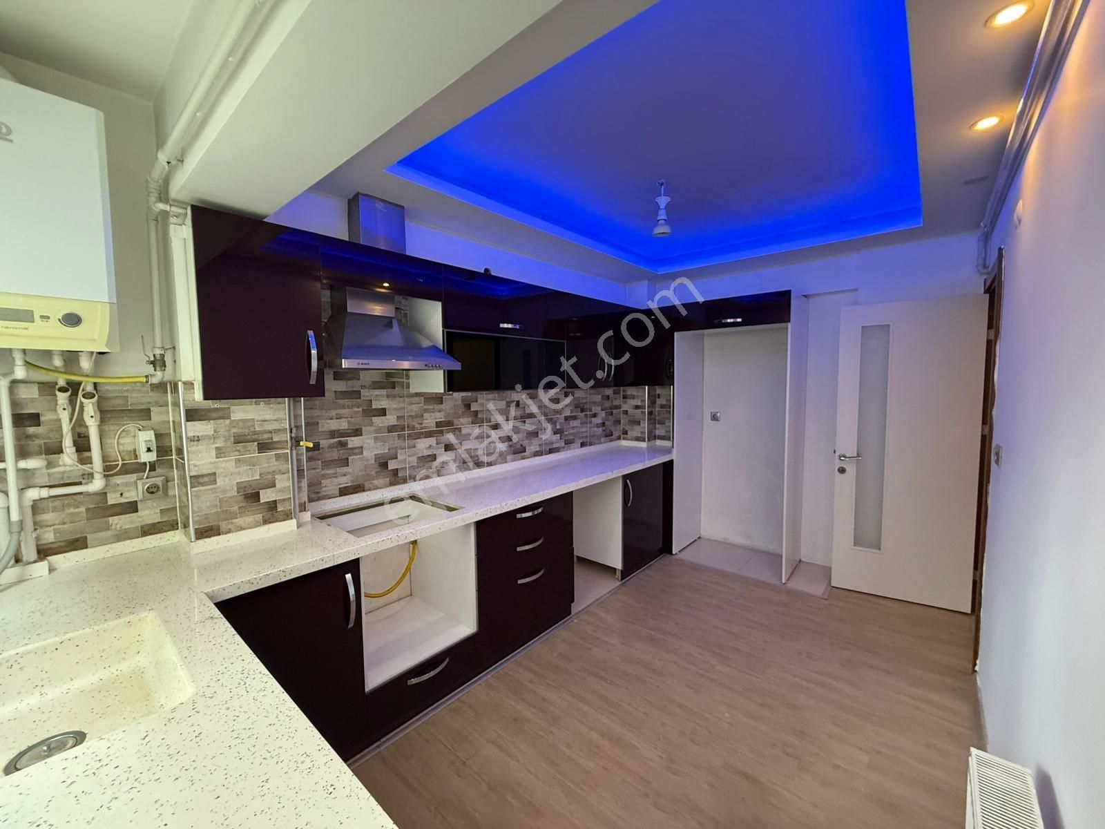 Remax Pin'den Girne Mh Lefkoşe Bulvarında Satılık 3+1 Daire - Görsel 2