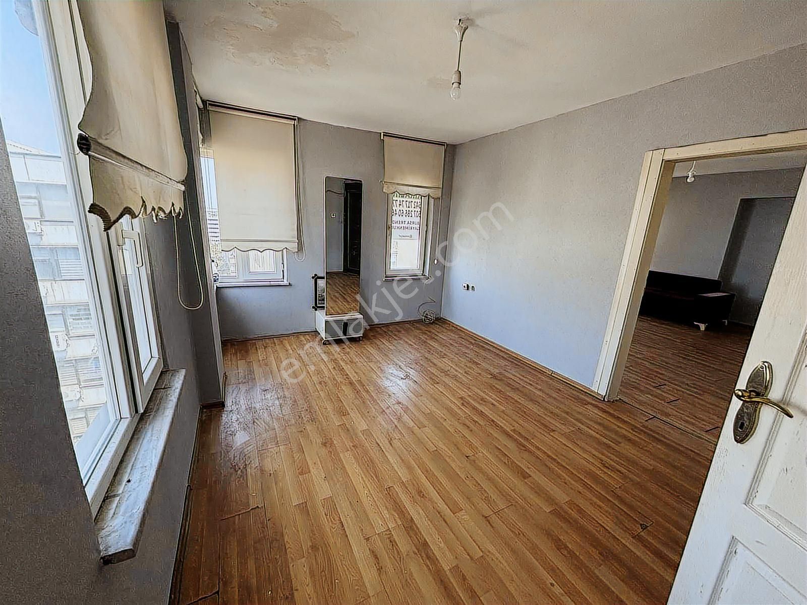 Kiracılı Gazcılar'da Ana Cad. Satılık 1+1 Daire Tapulu Ofis/ev - Görsel 2