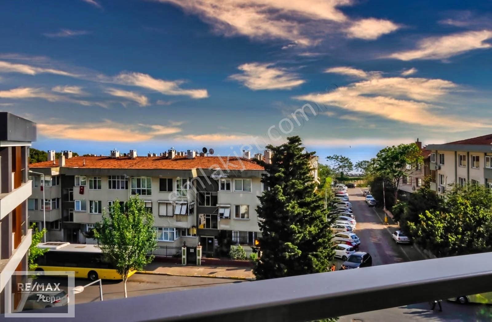 Yeşilköy'de Deniz Manzaralı Satılık Lüx Dubleks Daire