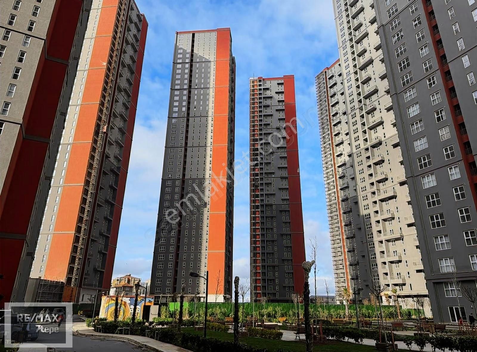 Metrobüse Yakın Ödül İstanbul Sitesin De 3+1 Satılık Daire