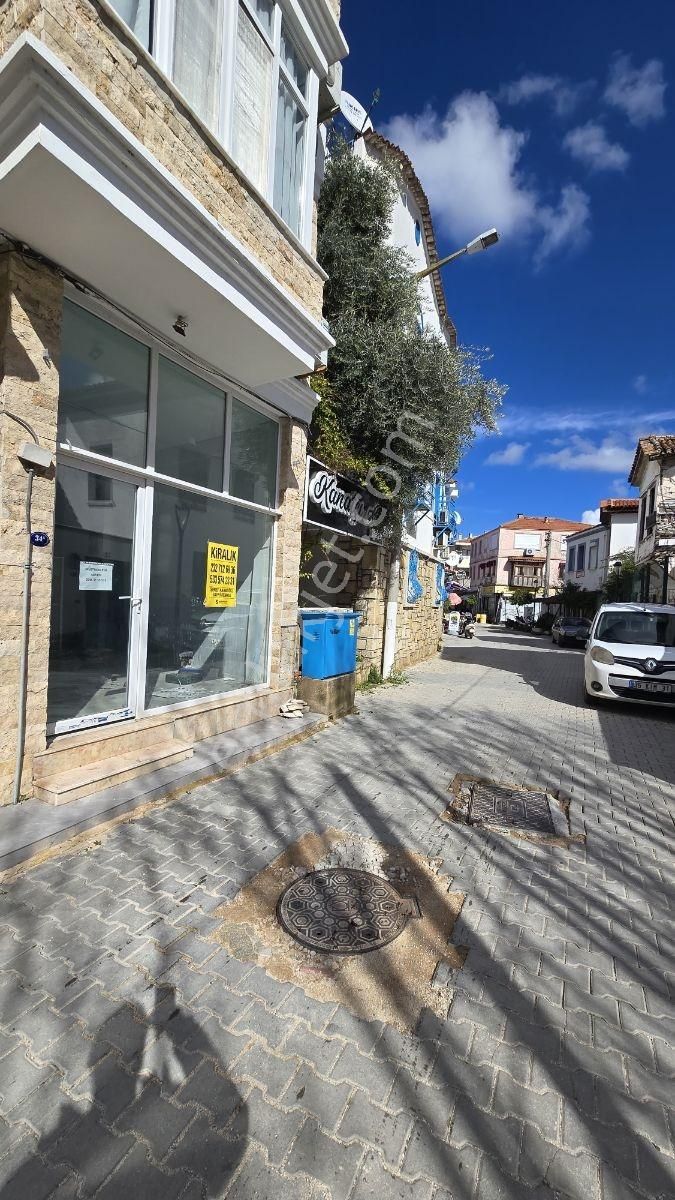 Şeref Karaoğlu'ndan Çeşme Marinada Kiralık Dükkan - Görsel 5