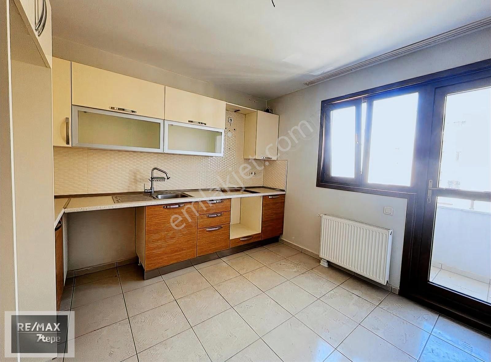 Remax 7tepeden Çekmeköy 216 Butik Sitesinde Boş Kiralık 3+1 - Görsel 16