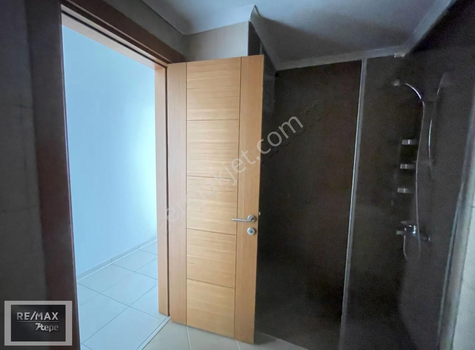 Remax 7tepeden Çekmeköy 216 Butik Sitesinde Boş Kiralık 3+1 - Görsel 6