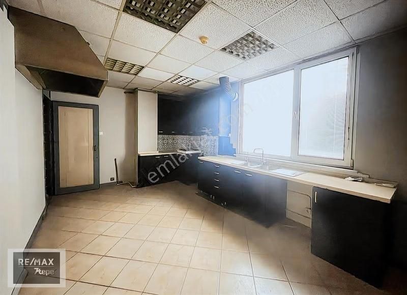 Ataşehir Ana Cadde Üzerinde Tabela Değeri Yüksek Kiralık Ofis - Görsel 21