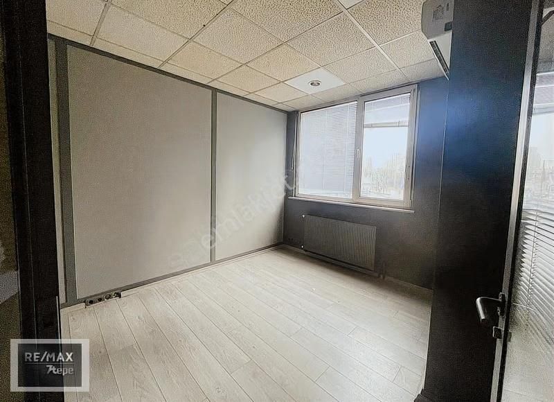 Ataşehir Ana Cadde Üzerinde Tabela Değeri Yüksek Kiralık Ofis - Görsel 13