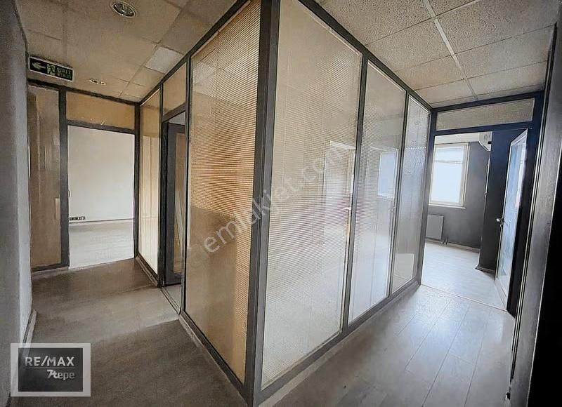 Ataşehir Ana Cadde Üzerinde Tabela Değeri Yüksek Kiralık Ofis - Görsel 25