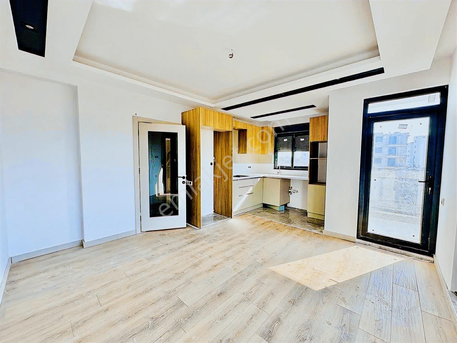 Kepez Masal Park Arkasında Tranvay Hattına 700 M Havuzlu 1+1