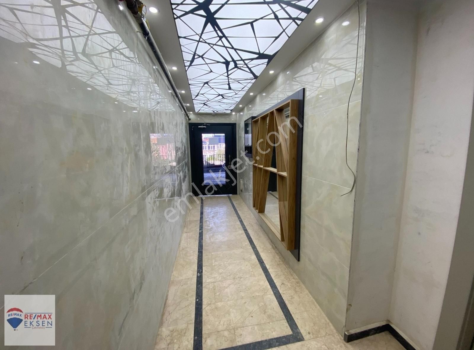 Üsküdar'da Boğaz Manzaralı Yeni Binada Satılık 2+1 Daire - Görsel 17