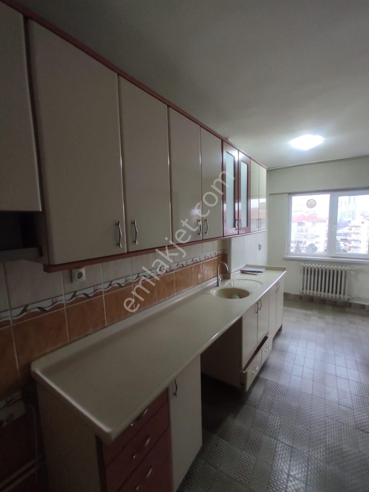 Serhat 200 Evler Sitesinde Boş Durumda Ara Kat 3+1 Satılık - Görsel 2