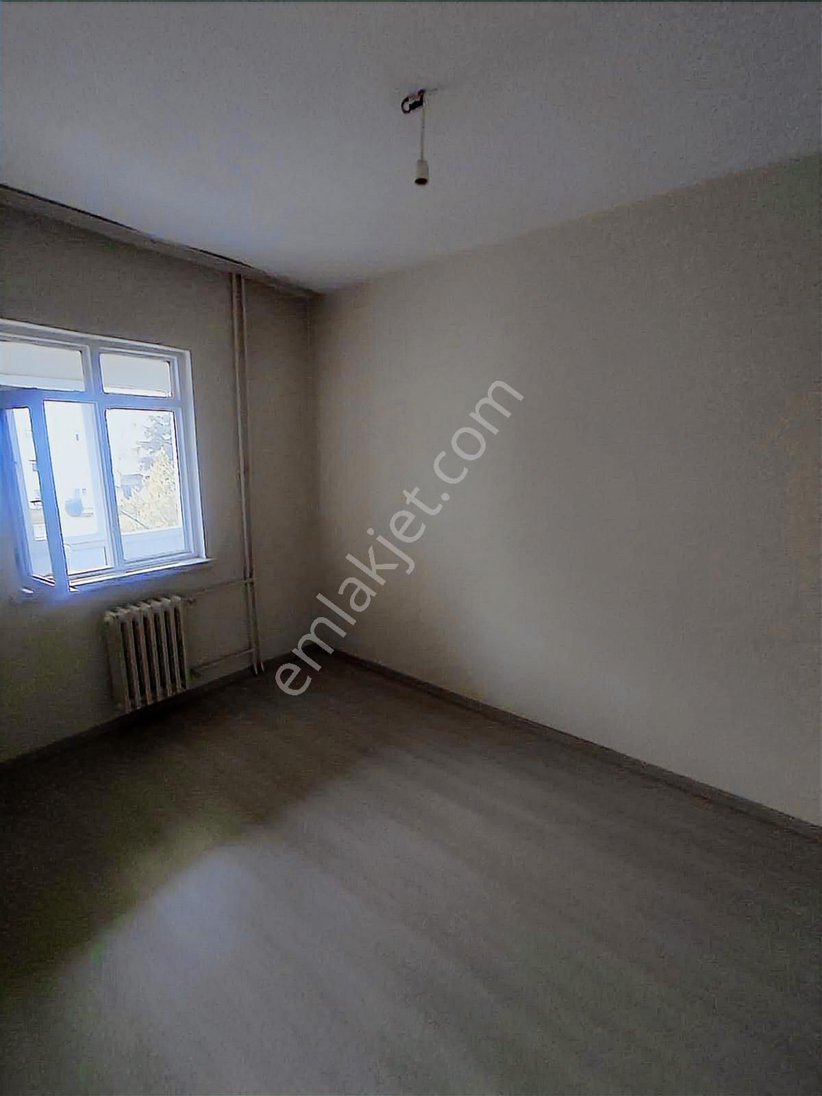 Serhat 200 Evler Sitesinde Boş Durumda Ara Kat 3+1 Satılık - Görsel 14