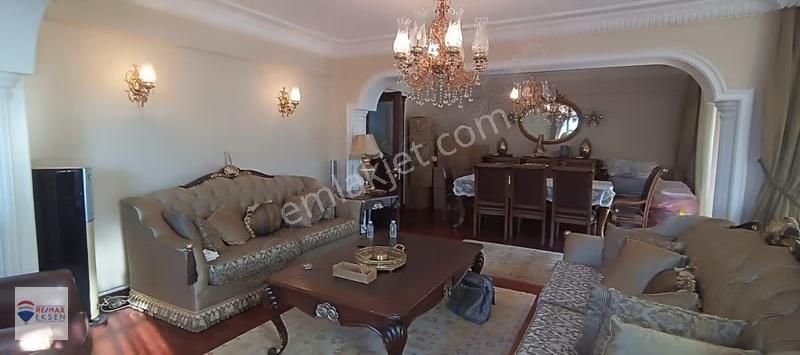 Beykoz Baklacı Fatih Cad.de 650 M2 Bahçeli 500 M2 Villa 9+1 - Görsel 11