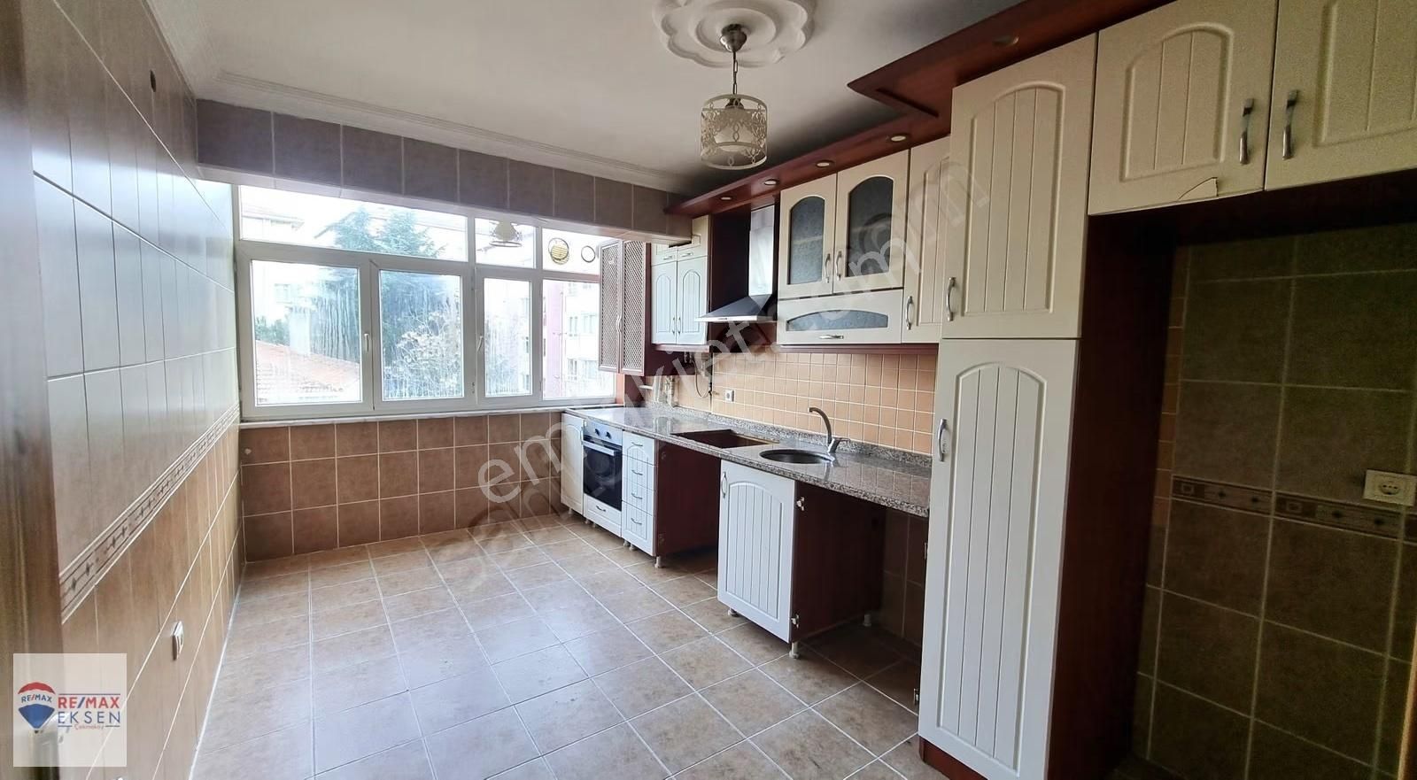 Akşemsettin Mahallesinde Site İçi Ara Kat 2+1 Kiralık Daire - Görsel 3
