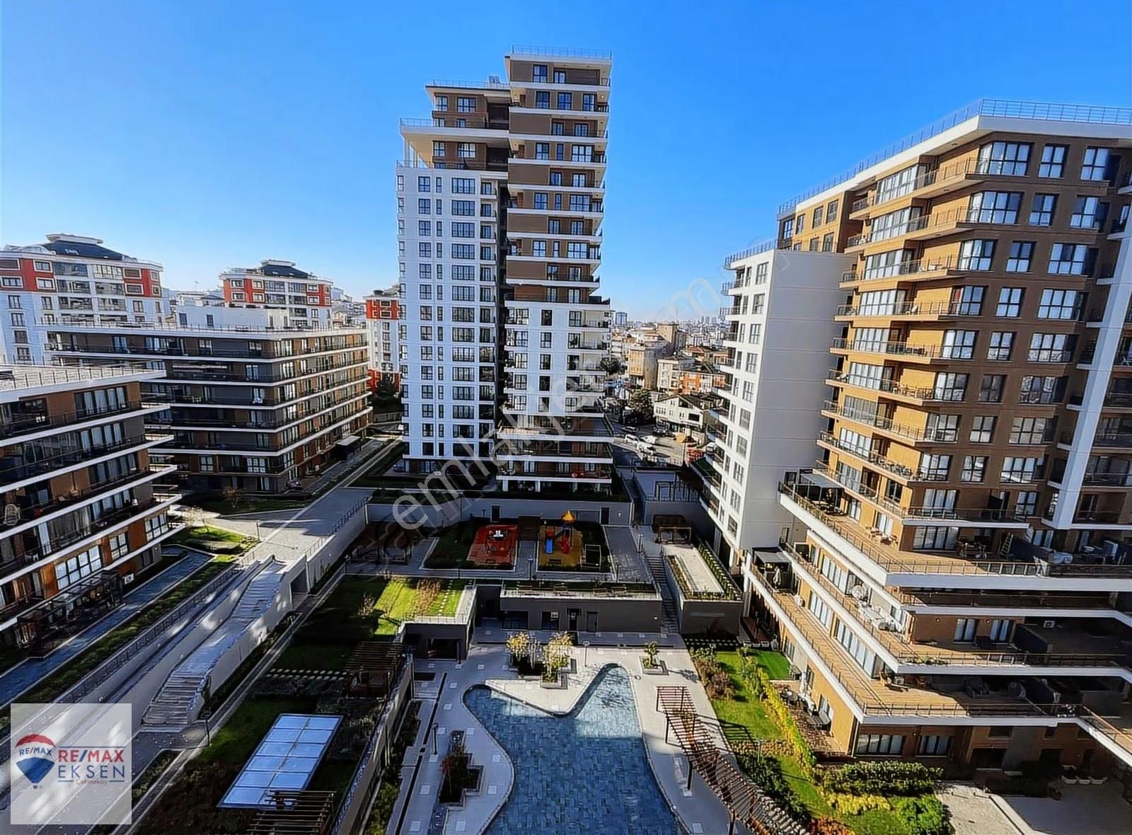 Ümraniye Necip Fazıl Mah Narlı Bahçe Evlerinde Satılık 3+1 Daire