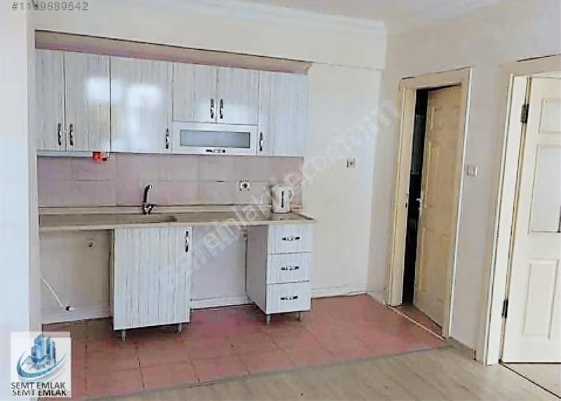 Semt Emlaktan Küçükyalı Merkezde Satılık 1+1