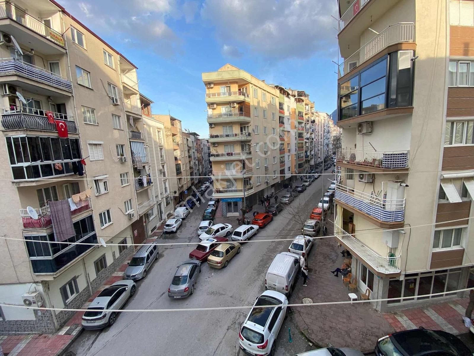 Alaybey Mahallesinde 17 Yaşında 3+1 Asansörlü Ara Kat Fırsatı - Görsel 23