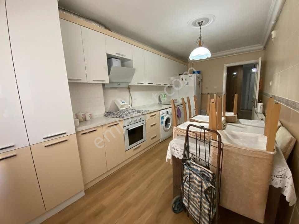 Alaybey Mahallesinde 17 Yaşında 3+1 Asansörlü Ara Kat Fırsatı