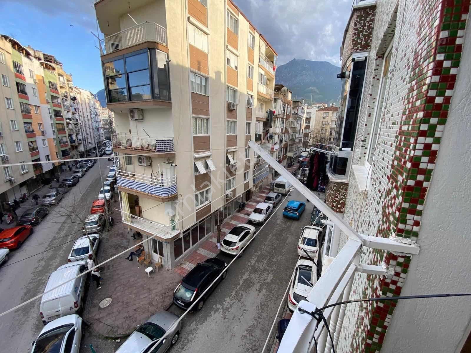 Alaybey Mahallesinde 17 Yaşında 3+1 Asansörlü Ara Kat Fırsatı - Görsel 16