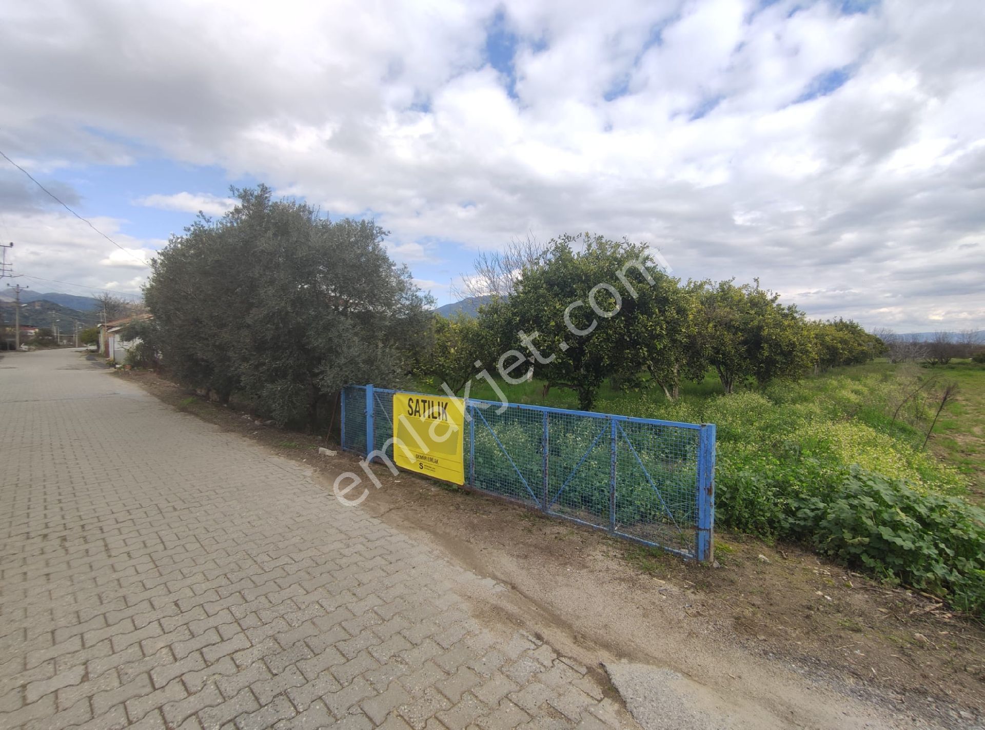 Nazilli Güzelköy'de Satılık 1.880 M2 Mükemmel Konumda Köy İçi Yol Üstünde Satılık Fırsat Arsa - Görsel 5