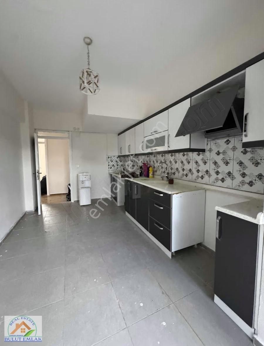 Bulut'tan Armutalan Merkezde 2+1 Kapalı Mutfak Kiralık Düz Daire