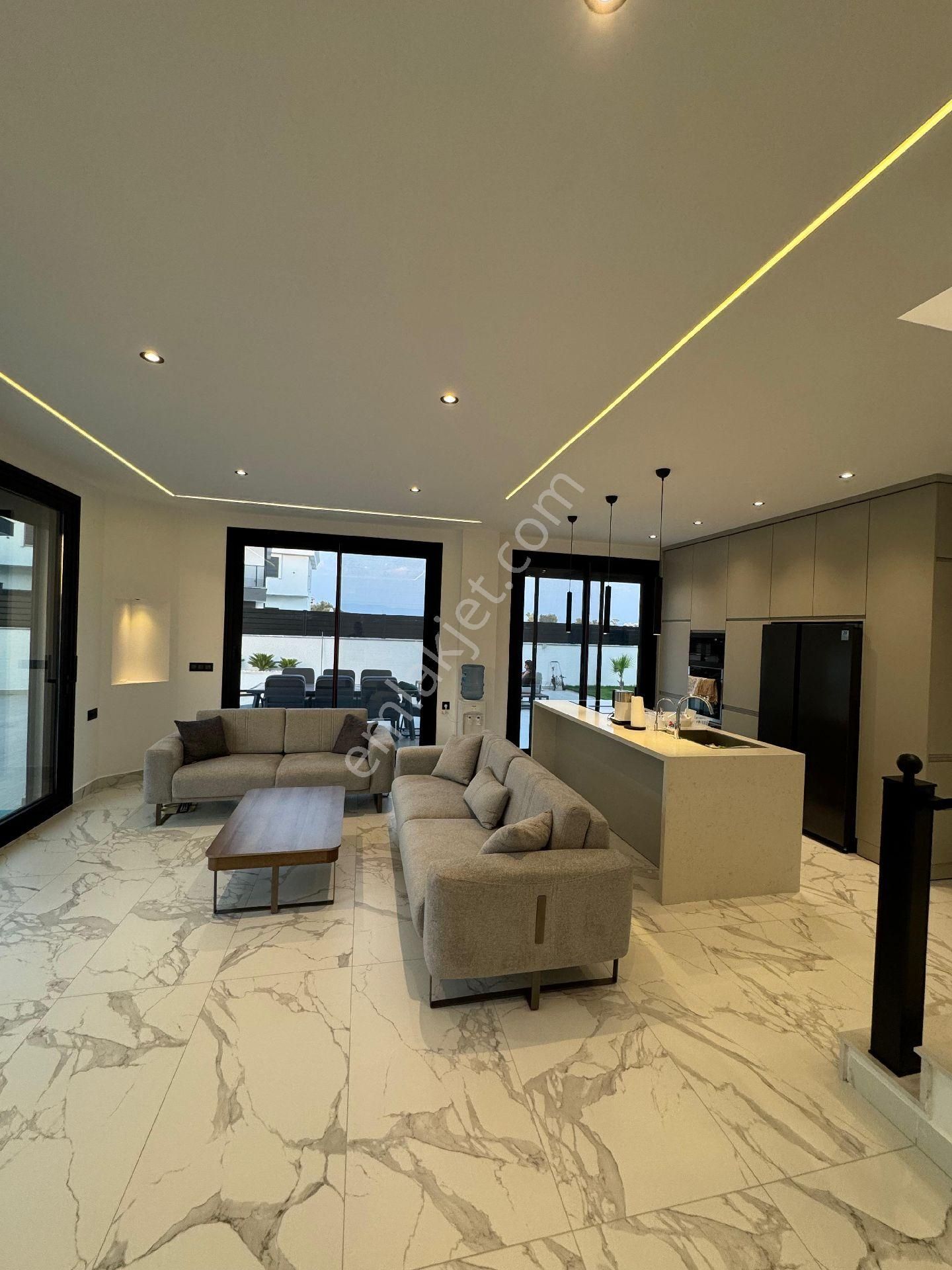 Didim Altınkumda Satlık Ultra Lüks Havuzlu Müstskil Villa - Görsel 9