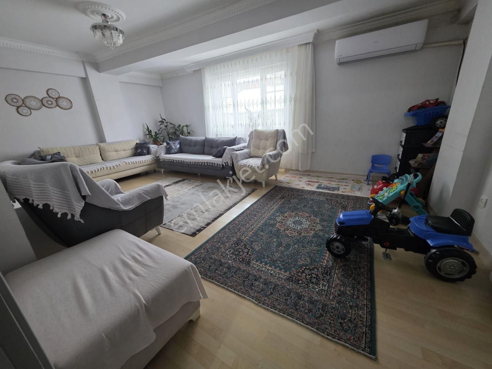 Mehmet Akifte Satılık 4+3 200m² Dubleks