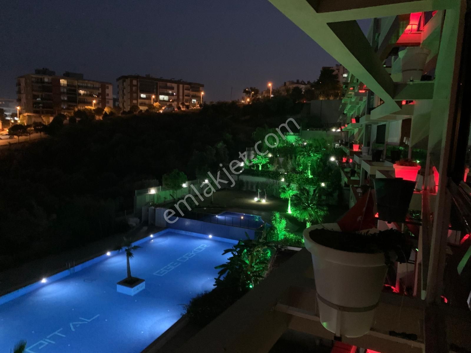 Kuşadası Merkeze Yakın Kapalı Mutfak Arakat Kapalı Otapark 3+1 Sayltil