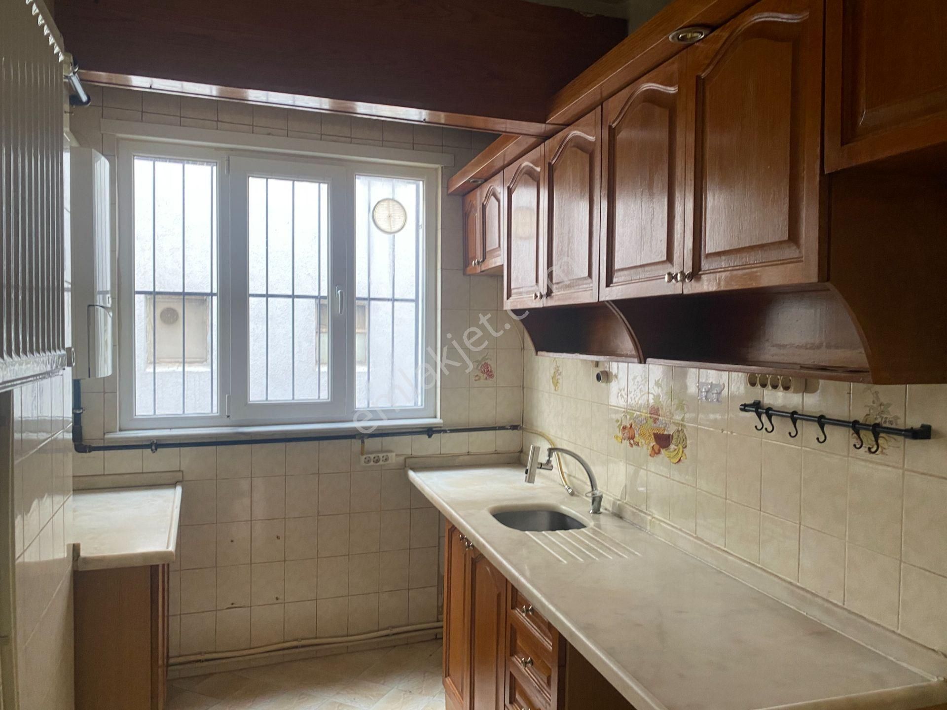 Destan-078-kocamustafapaşa Ali Fakih Cami Civarı 2-oda 1-salon -kombili-85m2-yüksek-giriş