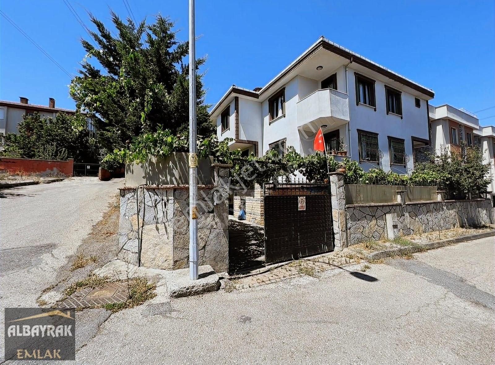 Albayrak'tan Şehir Merkezinde 462m2 Arsa İçinde 3 Kat Villa - Görsel 25