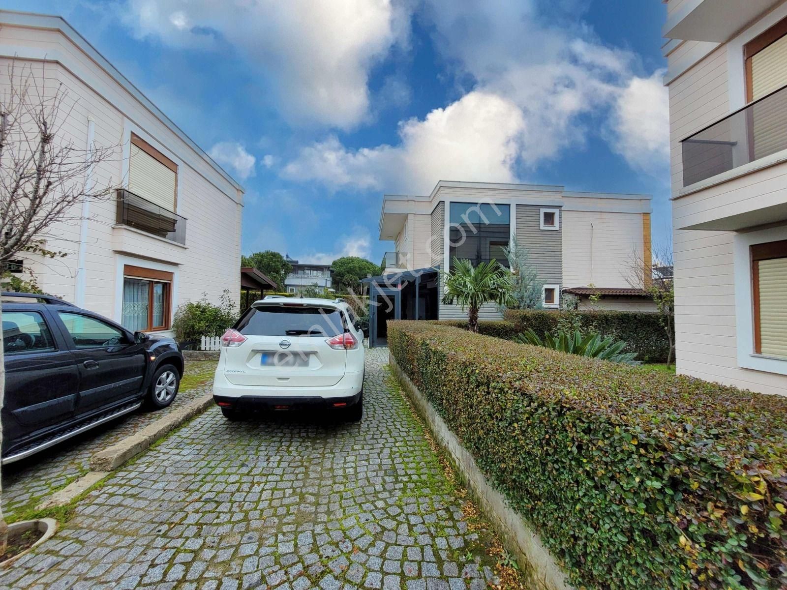 Güre'de, En Prestijli Sitede Havuzlu Ultra Lüks 3+1 Villa - Görsel 10