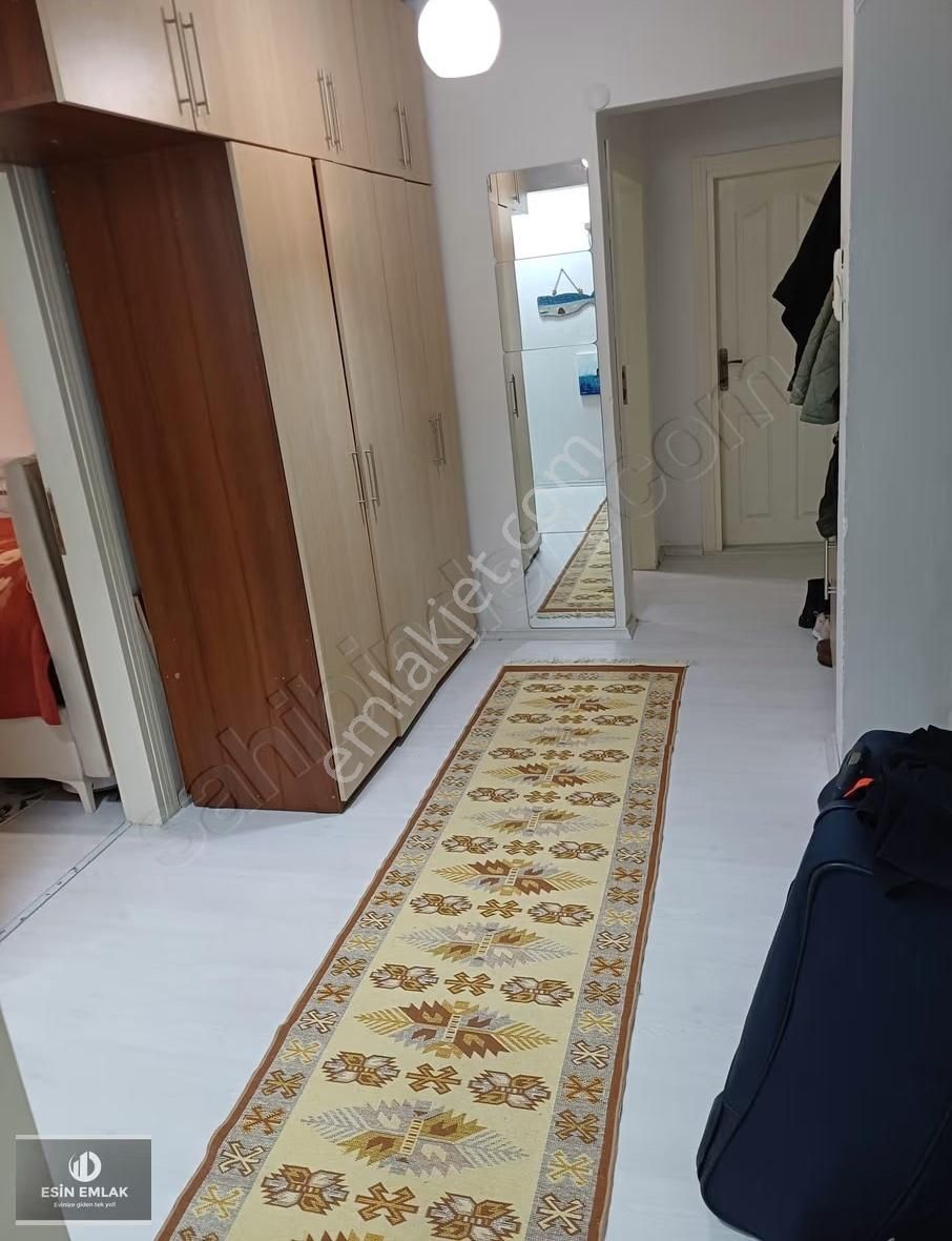 Üst Güzelyalıda E-5'e Yakın Geniş Satılık 1+1 Daire - Görsel 4
