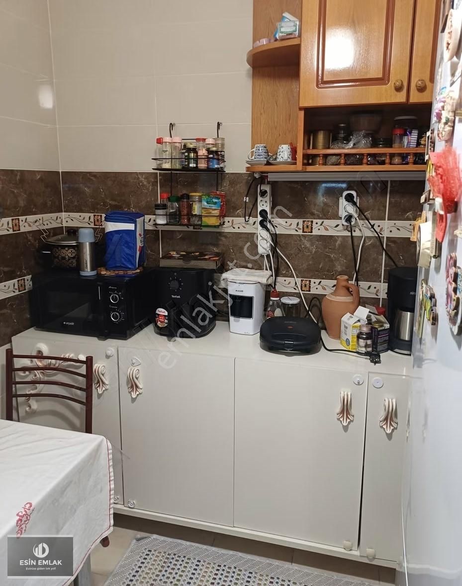 Üst Güzelyalıda E-5'e Yakın Geniş Satılık 1+1 Daire - Görsel 32